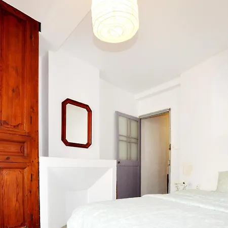 4 Bedroom Cozy In Palau-del-Vidre