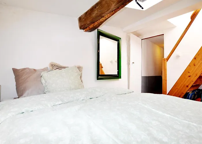 Hébergement de vacances 4 Bedroom Cozy In Palau-del-Vidre
