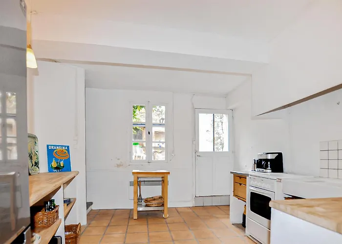 4 Bedroom Cozy In Hébergement de vacances Palau-del-Vidre