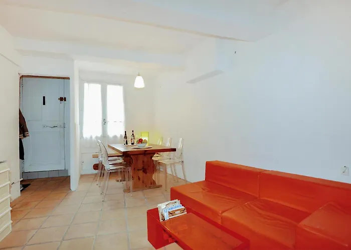 Hébergement de vacances 4 Bedroom Cozy In *