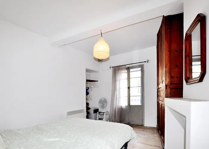 4 Bedroom Cozy In Hébergement de vacances Palau-del-Vidre