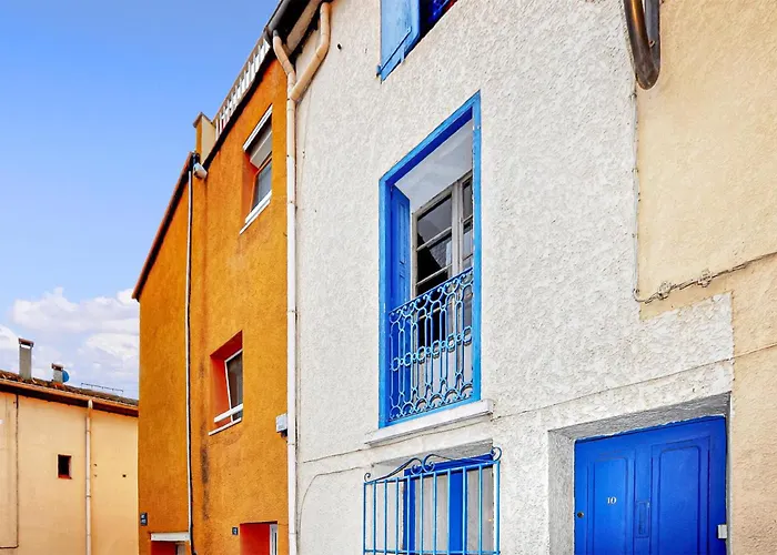 4 Bedroom Cozy In Palau-del-Vidre
